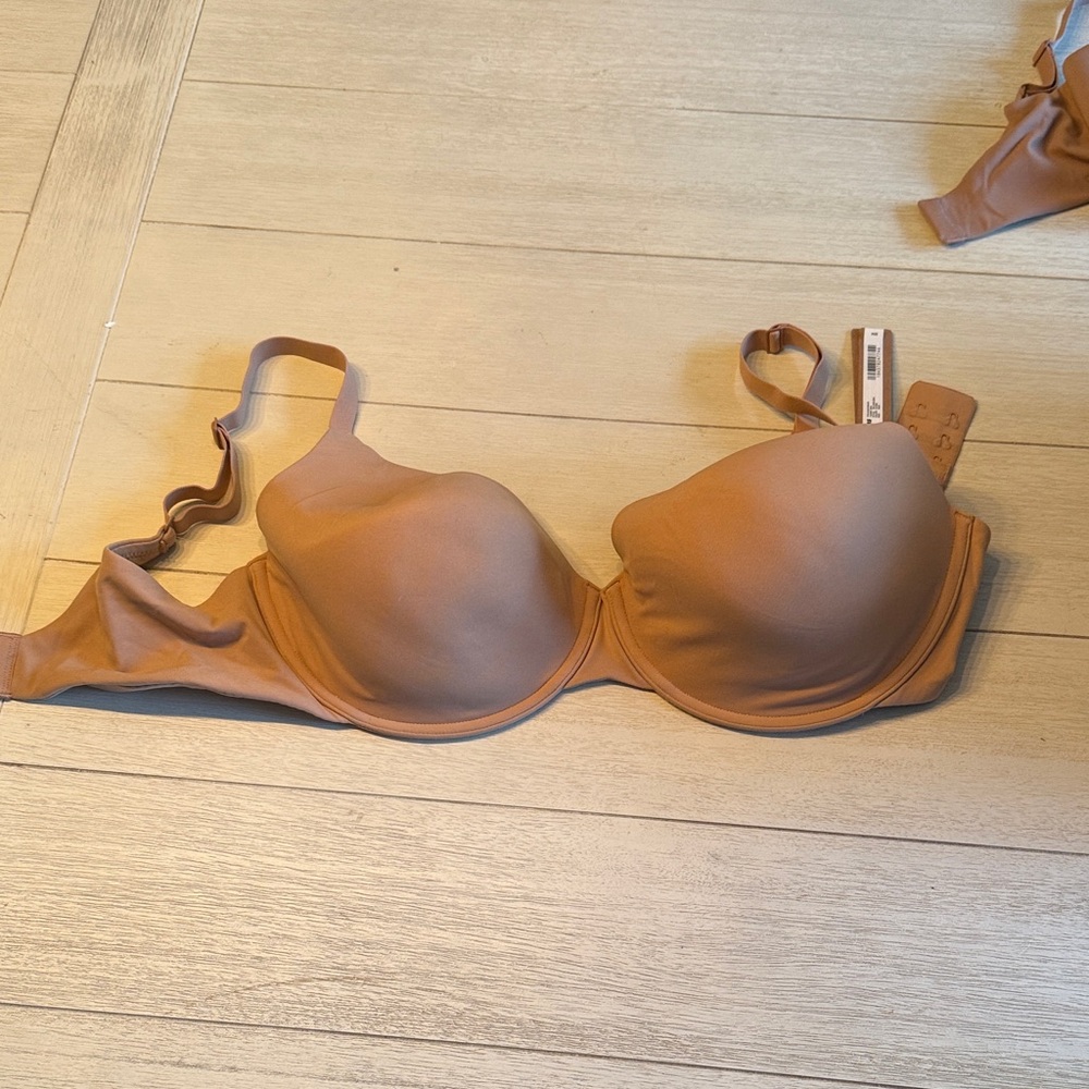 NWT SKIMS Fits Everybody Tshirt Bra Ochre 36DD